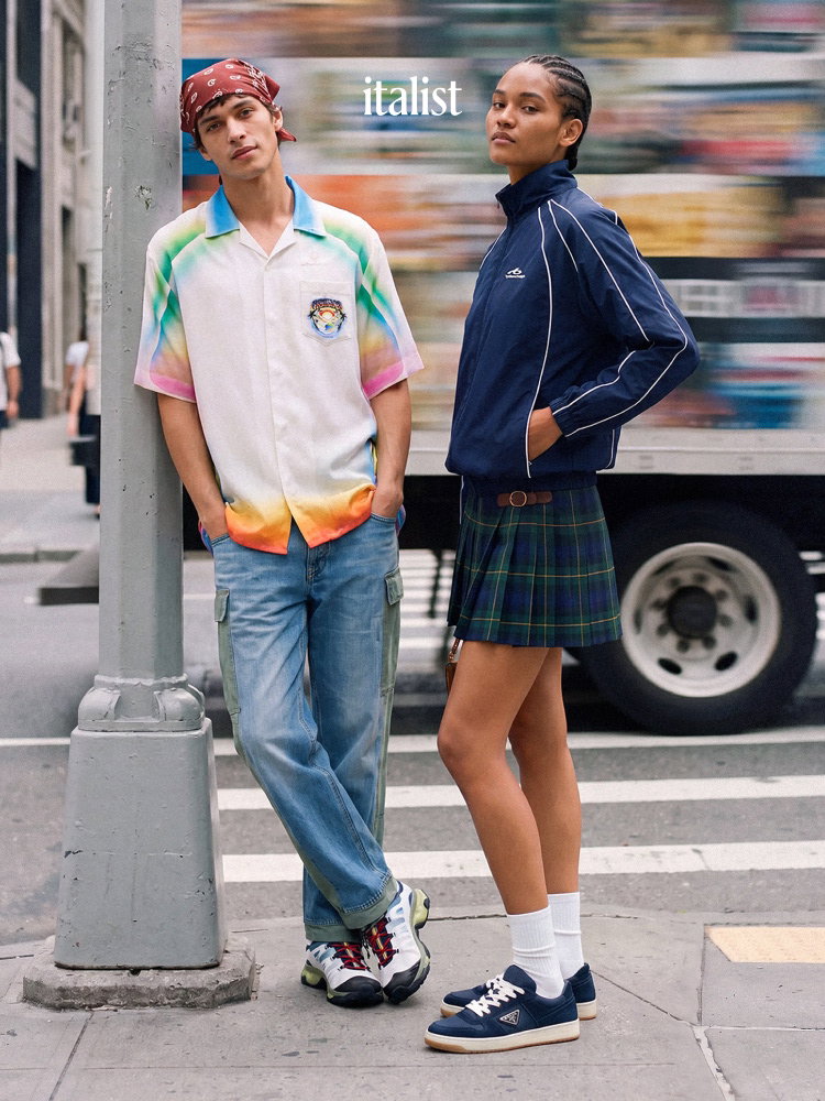 Sneakers for the biggest match of the summer, up to 60% off with free express shipping..