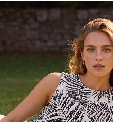Palm Print Curved Hem Shell Top