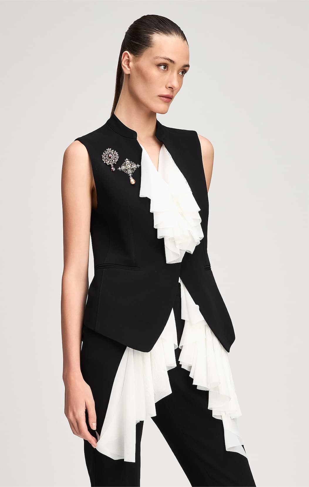 https://cinqasept.nyc/collections/embellished-suiting-sets/products/maren-vest-in-black-zv0361319z