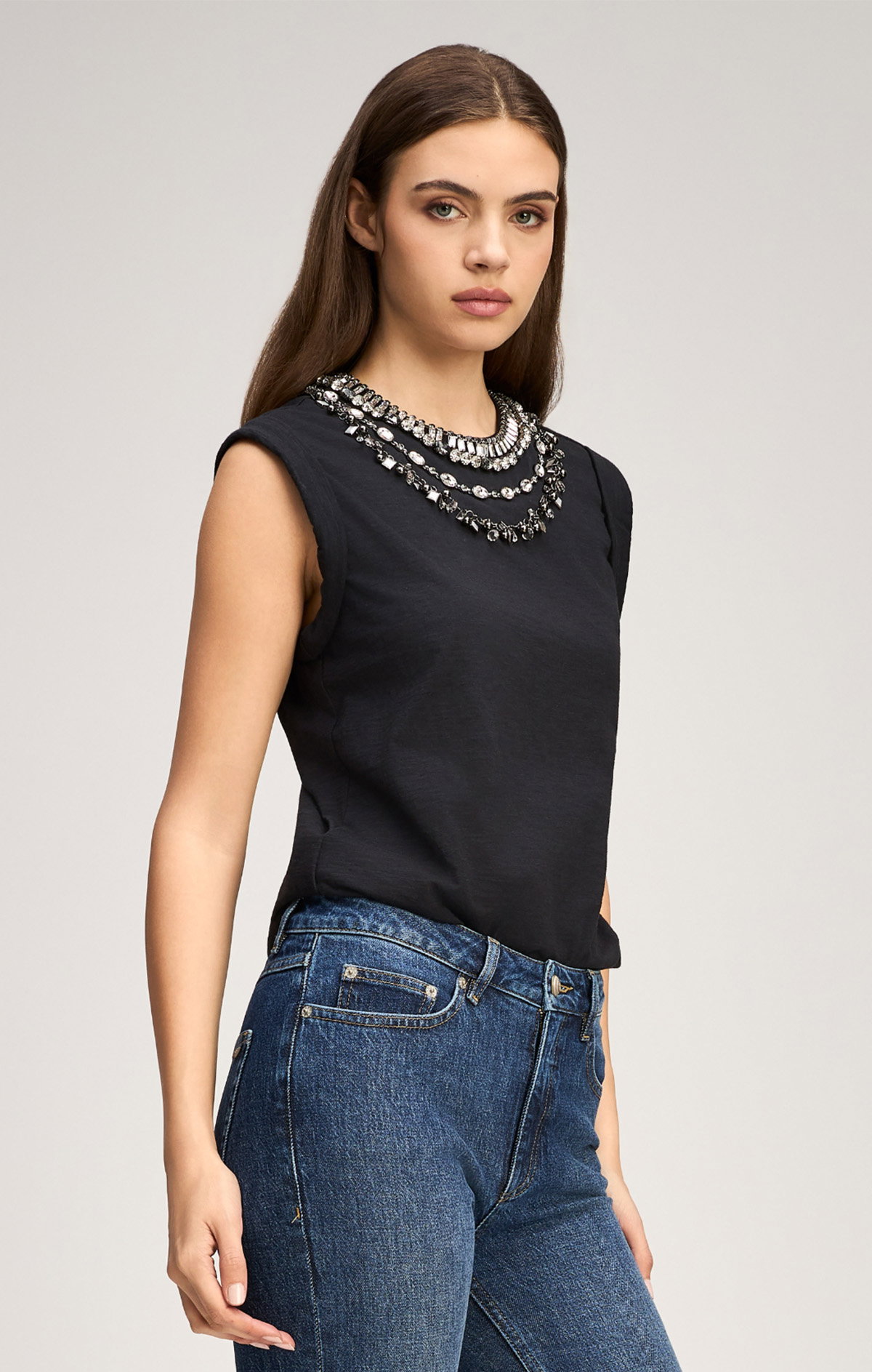 https://cinqasept.nyc/collections/embellished-suiting-sets/products/chunky-layered-necklace-bella-in-black-zt782g2962z