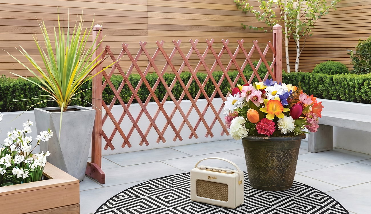 Expanding Wooden Fence - AV129