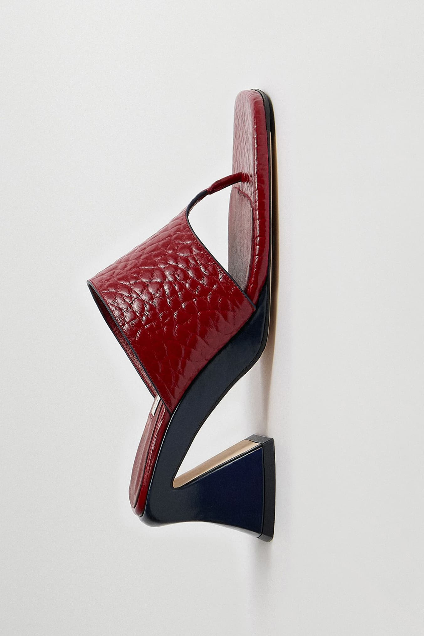 ERNIE SANDALS RED