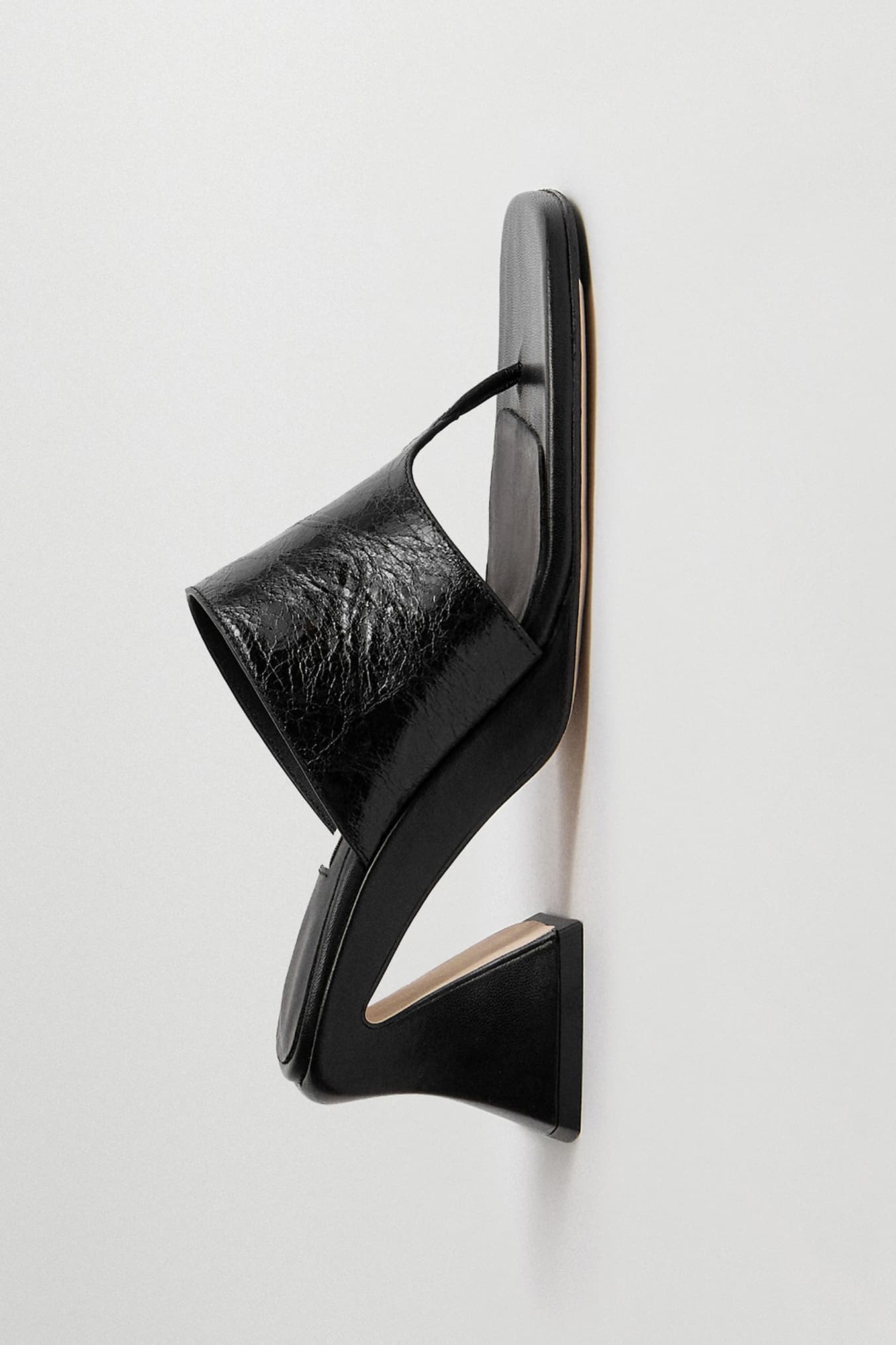 ERNIE SANDALS BLACK