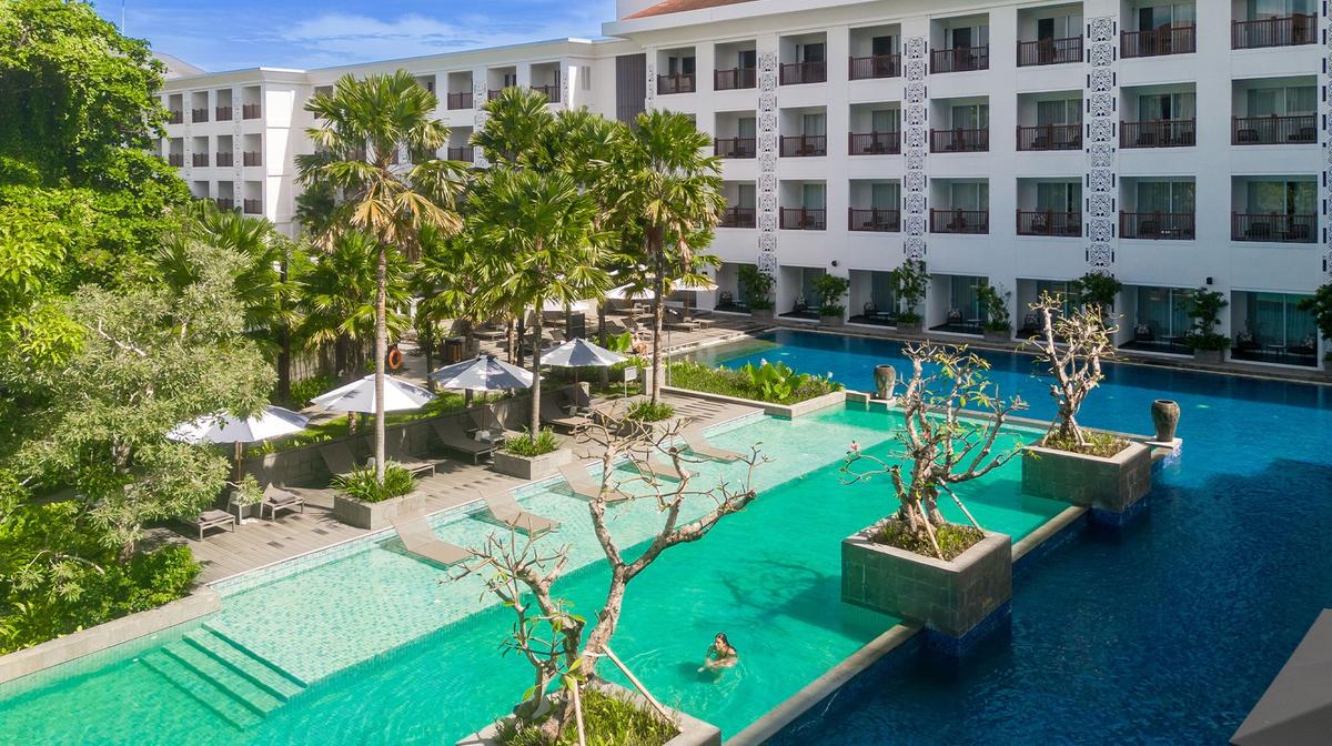 Seminyak Tropical Escape with Daily Breakfast, Daily Lunch or Dinner & Nightly Cocktails