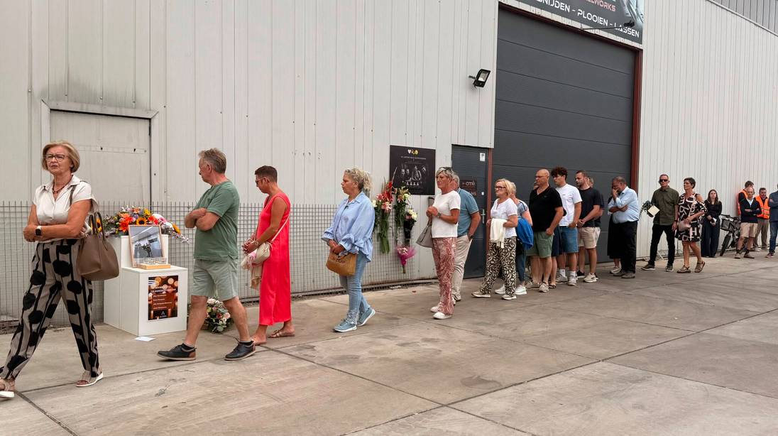Grote opkomst voor herdenking van Stijn (46), Koen (44), Johan (36) en Jille (23), de vier Limburgse slachtoffers van brand in Oxy-gebouw in Brussel