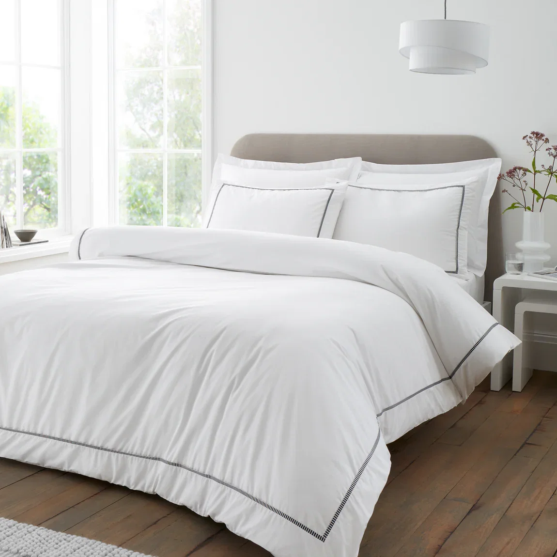 Bianca Contrast Trim Bedding Set