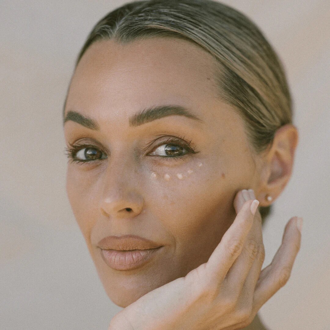 Applying Eco by Sonya Glory Eyes brightening eye cream