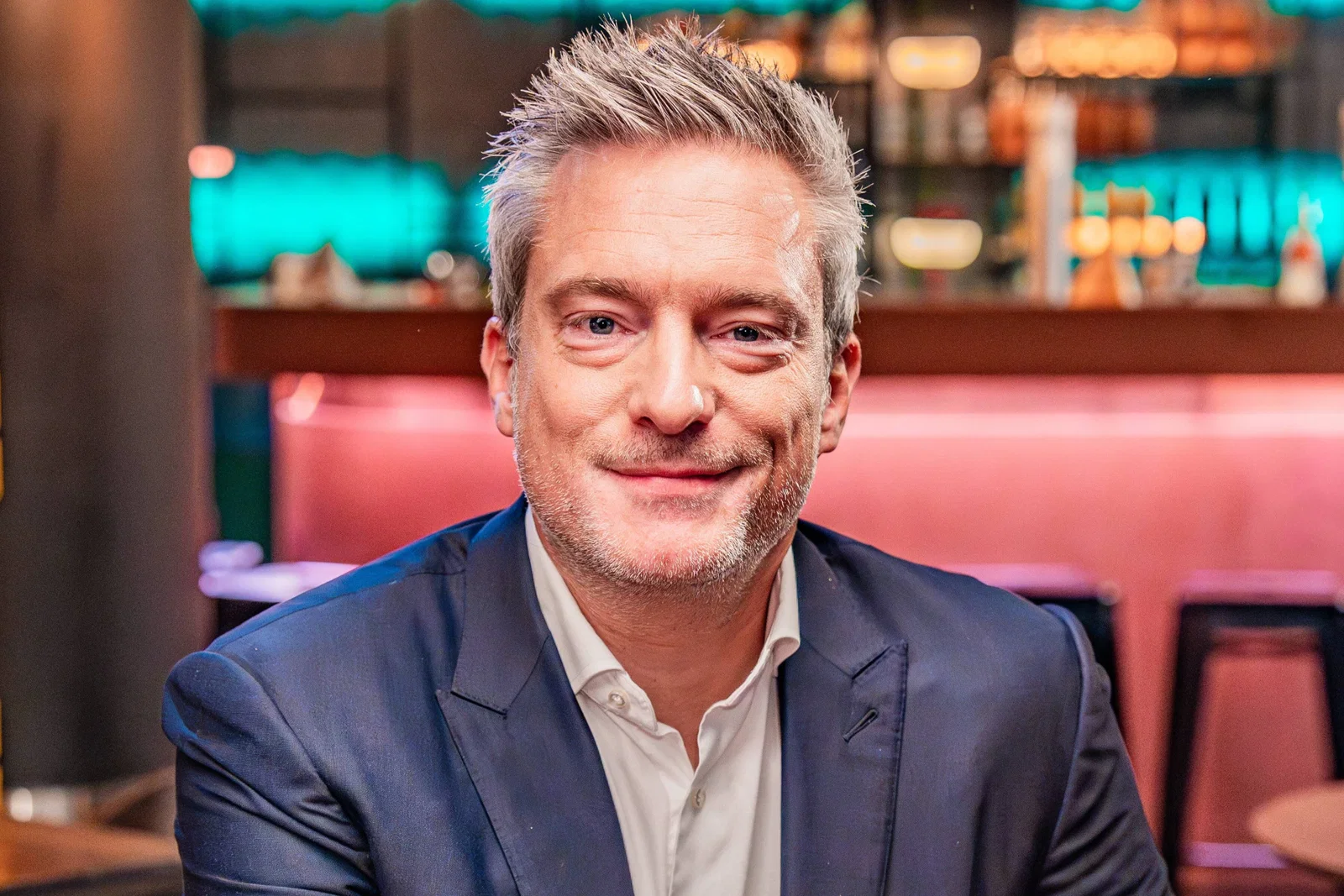 Gilles De Coster blikt terug op vertrek bij VRT: “Toen ik zei dat mijn keuze gemaakt was, werd mijn badge onmiddellijk gedeactiveerd”