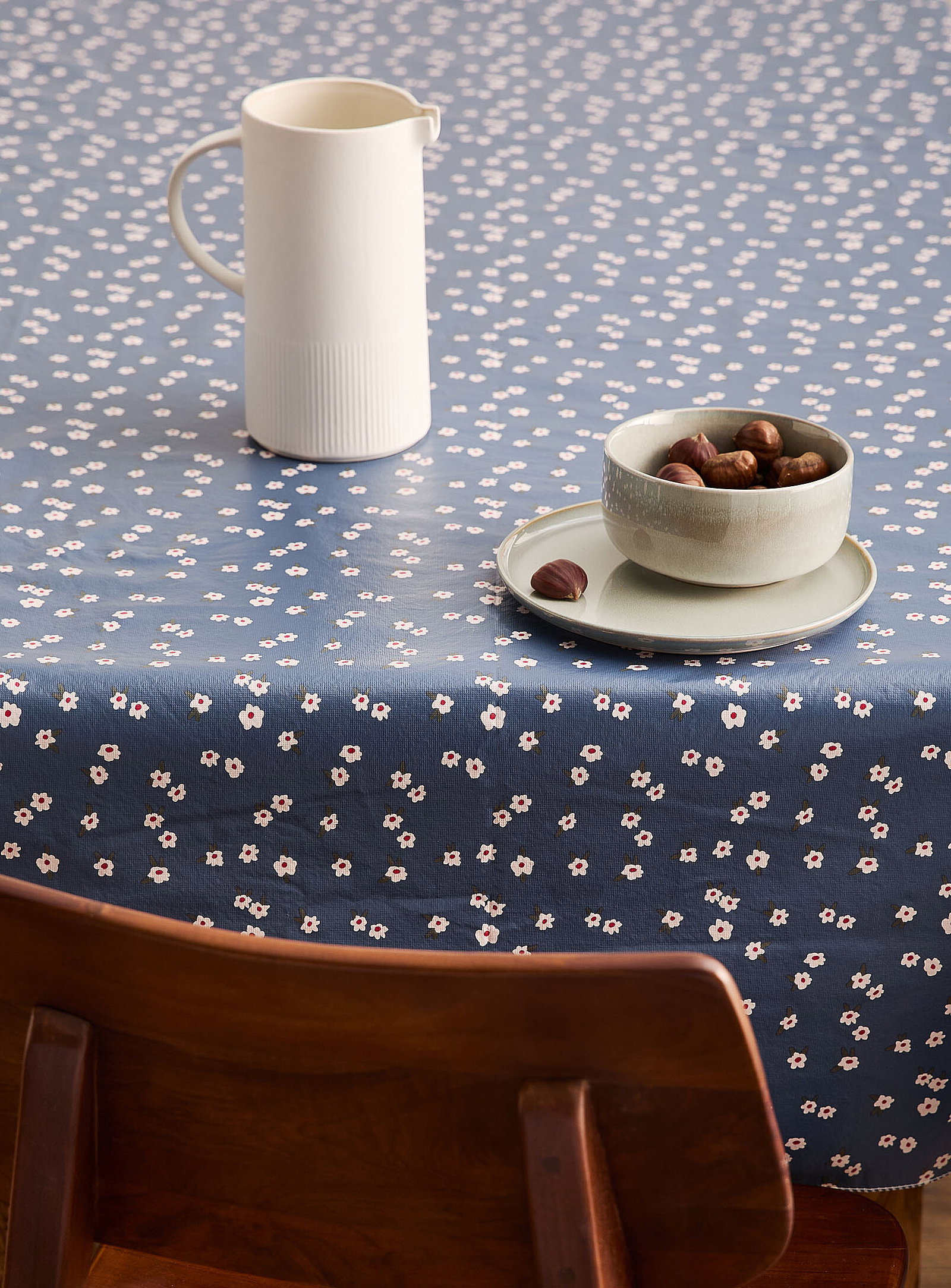 Charming flowers vinyl tablecloth