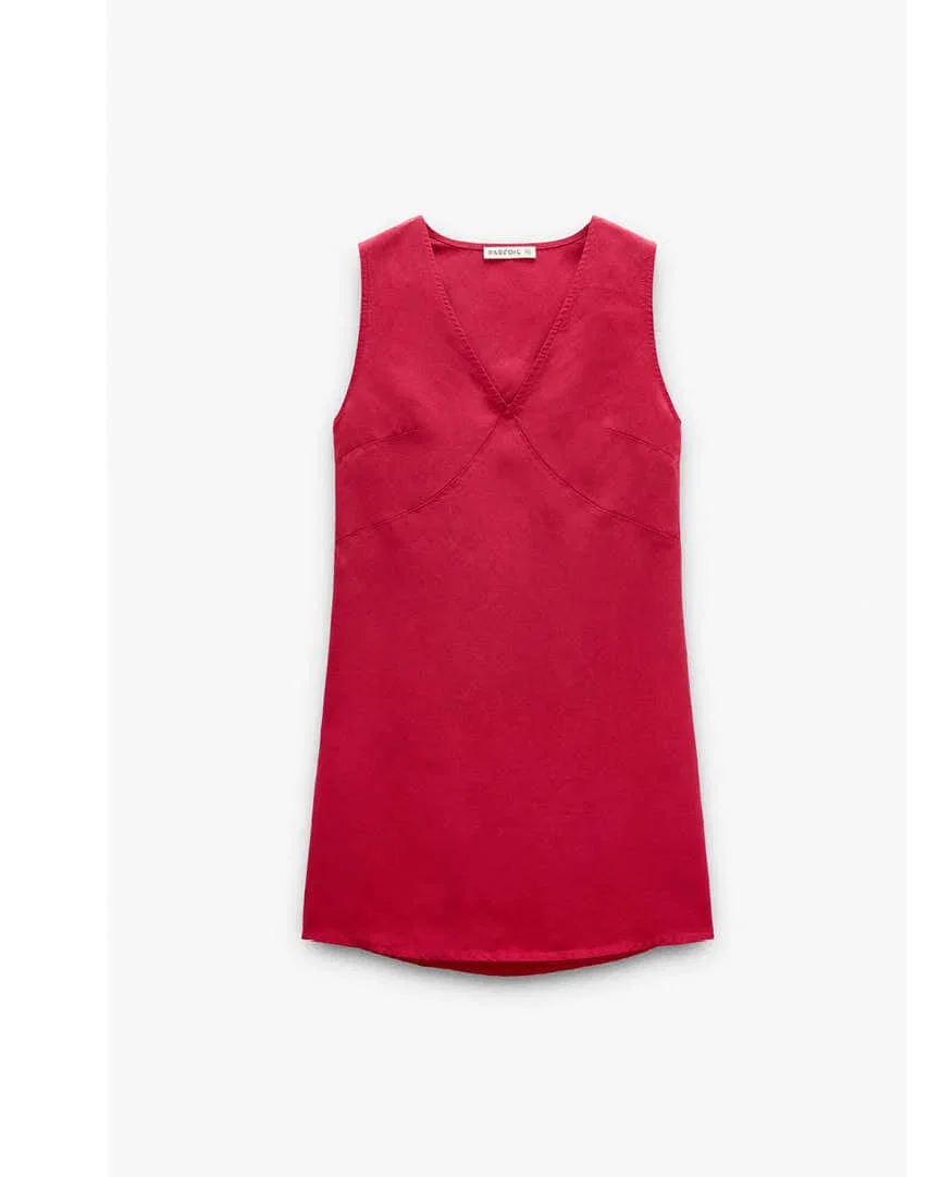 Plain dress with V-neck