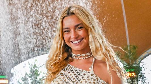 “Ik heb niet eens een bed of huis, maar ik reis constant en verdien tot 20.000 euro per maand”: Thira Moelants (27) leeft haar droom via haar volgers