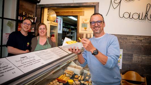 Dit is de frituur in Oostduinkerke die nét geen perfecte score kreeg van Luc Bellings: “Maar aan zijn ene puntje van kritiek gaan we niets doen!”
