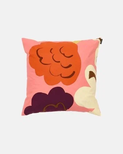 Kukasta kukkaan Pillow cover