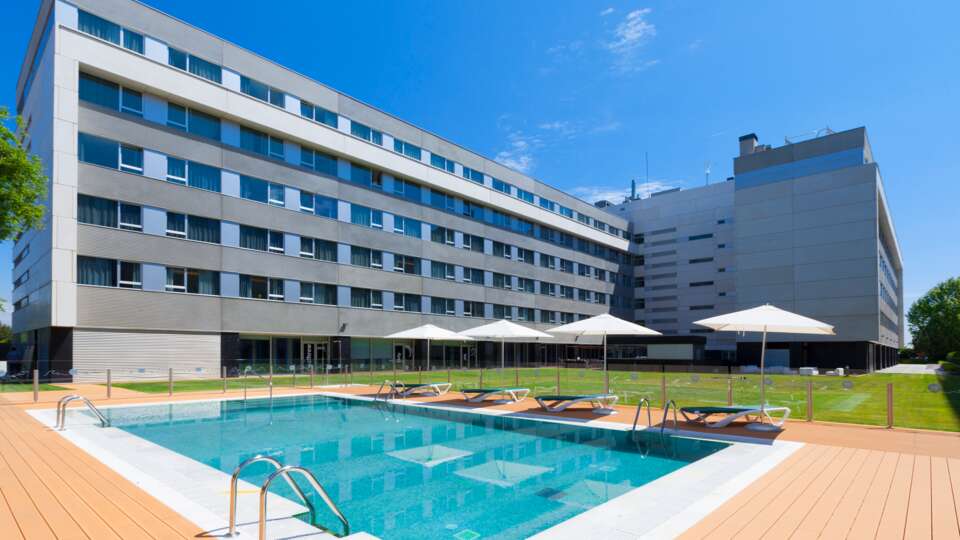 Escapada romántica con spa, cava, bombones, parking y salida tardía