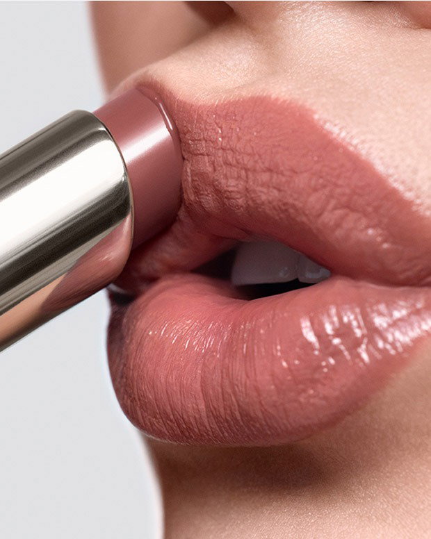 LIP-ENHANCING COLOUR