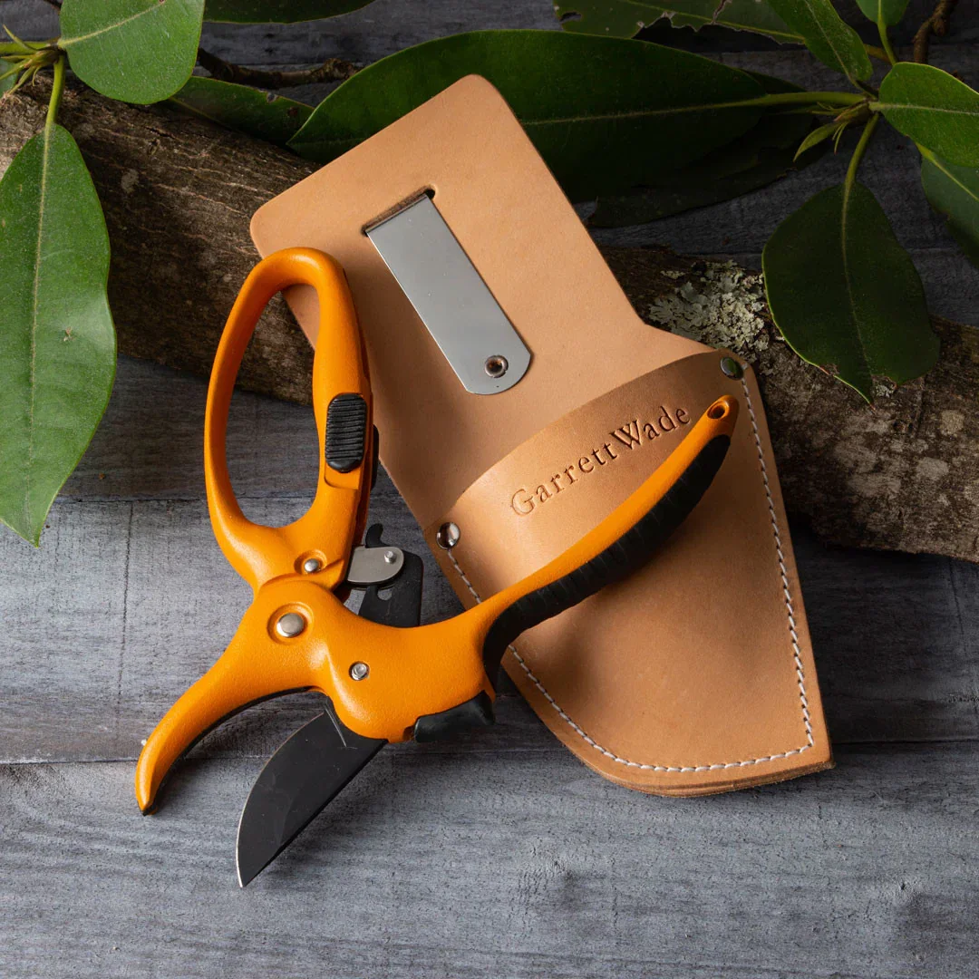 Image of Garrett Wade Ratcheting Hand Pruner & Sheath