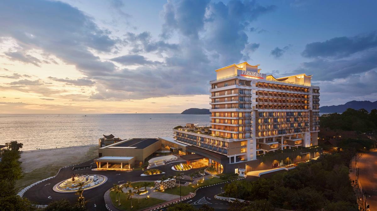 Malaysia Beachfront Langkawi Luxury with Daily Breakfast, Nightly Dinner & Cocktails