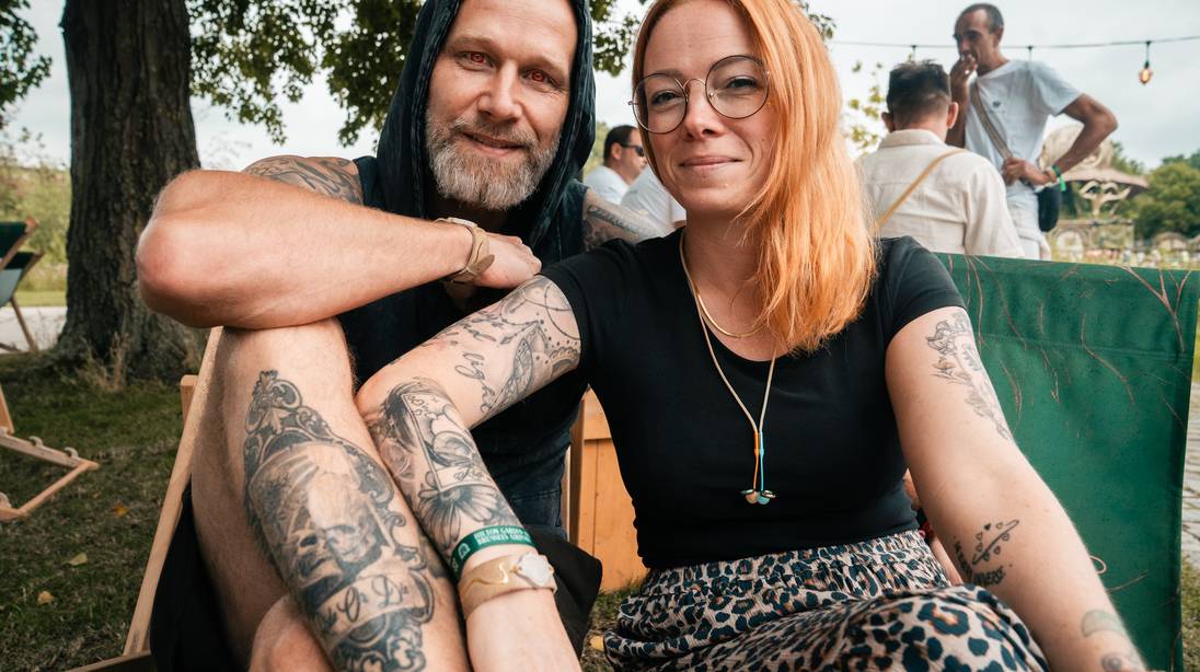 “Tekenaar van anime ontwierp deze speciaal voor mij”: festivalgangers op Tomorrowland over emotionele betekenis achter hun tattoos