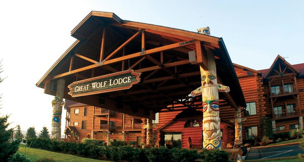 Family-Friendly Fun at Great Wolf Lodge Hotel Sandusky with Water Park
