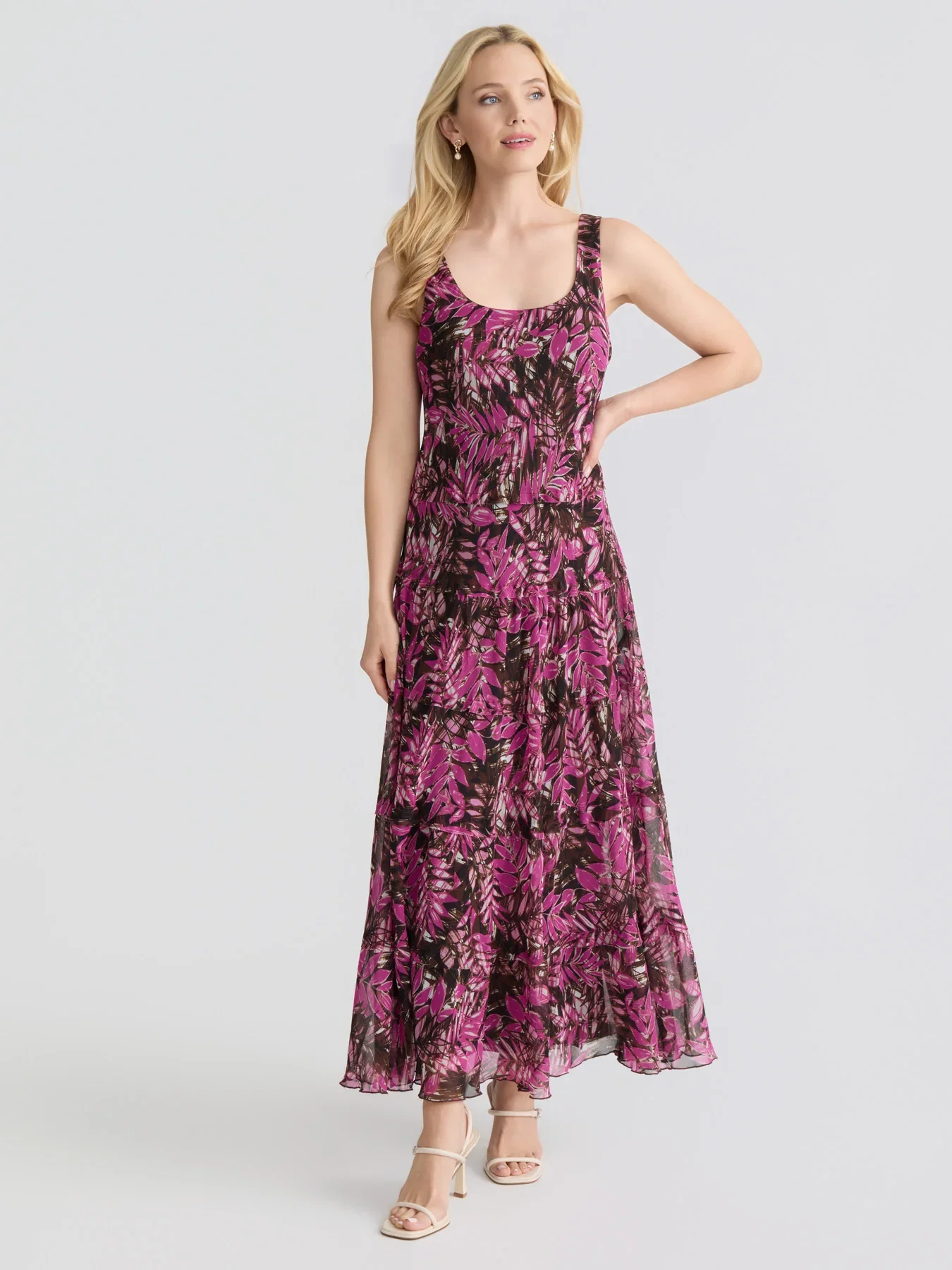 Image of Sleeveless Tiered Maxi Dress, Printed Yoryu