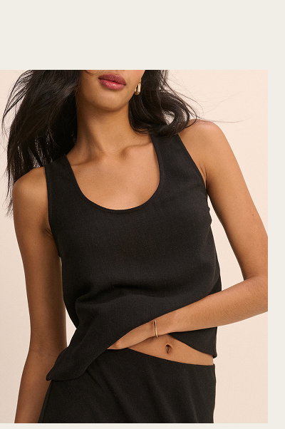 Black Scoop Neck Tank Top