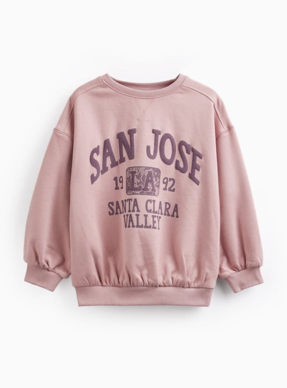 GIRLSWEAR