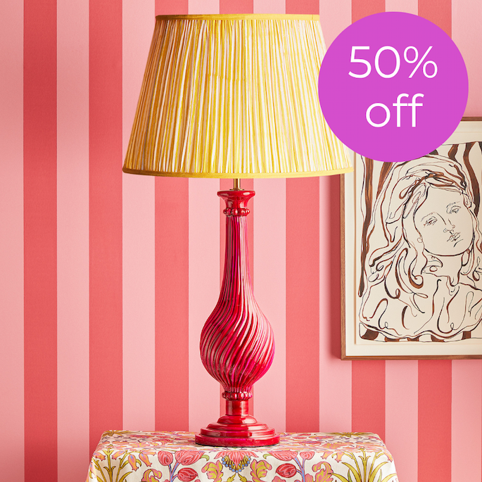 pat table lamp in cosmo pink