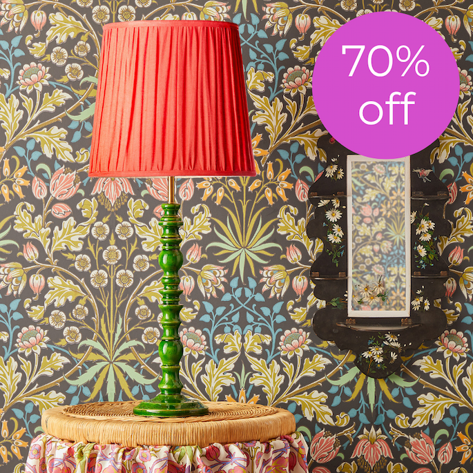chiswick table lamp in goblin green