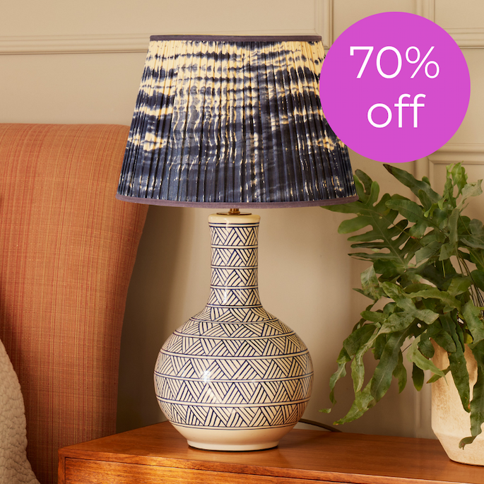 nellie table lamp in blue and white