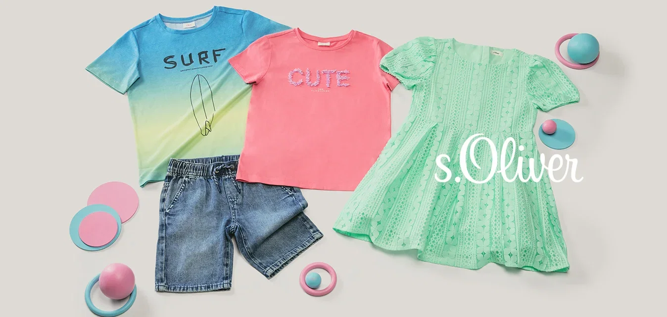 Trois tenues pour enfants comprenant un t-shirt de surf bleu et jaune avec un short, un t-shirt rose 