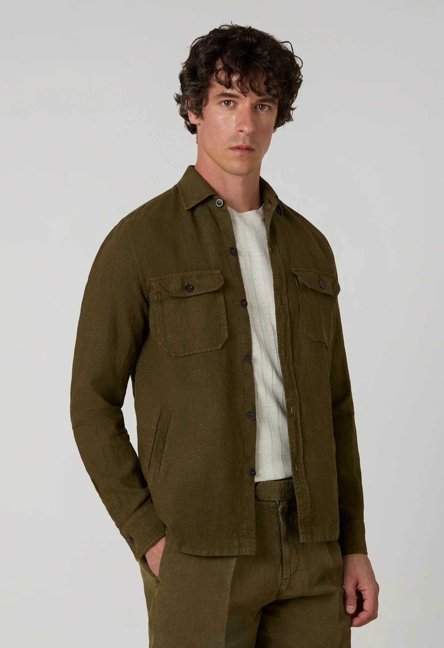 Image of Overshirt in lino tinto in capo verde