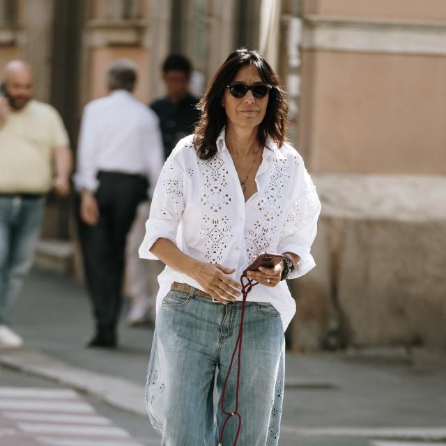 Statt Sneakern: Dieser Schuhtrend passt 100-mal besser zu Jeans