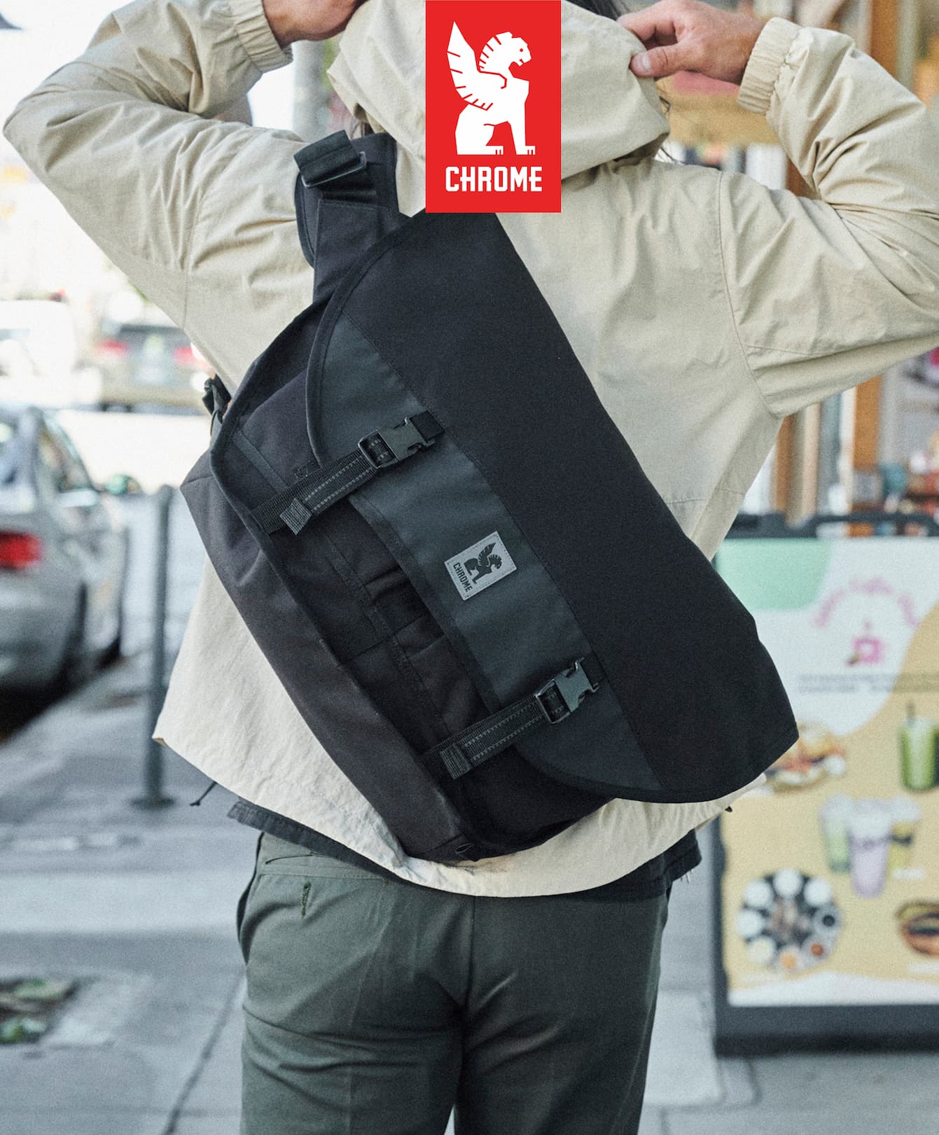 A guy wearing a light jacket and a Citizen 24L Messenger