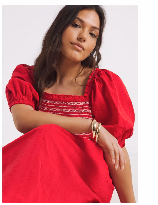 Puff-sleeve dress in red