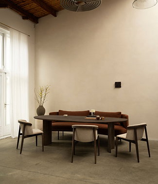 Eiken eettafel met eetkamerbank