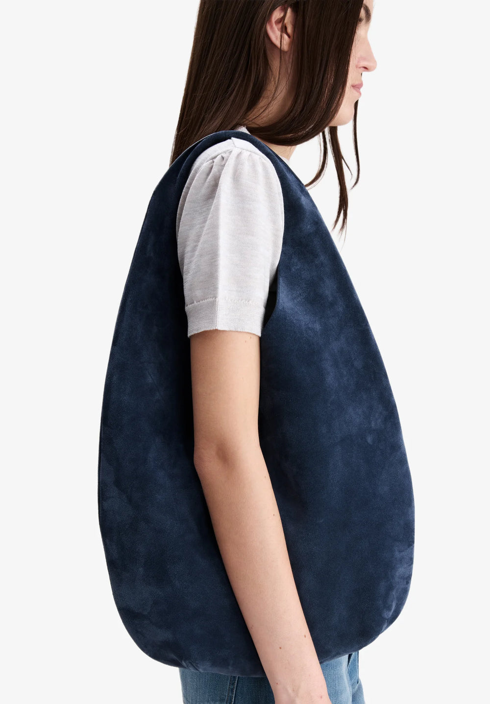 A.P.C. model wearing a bag over the shoulder