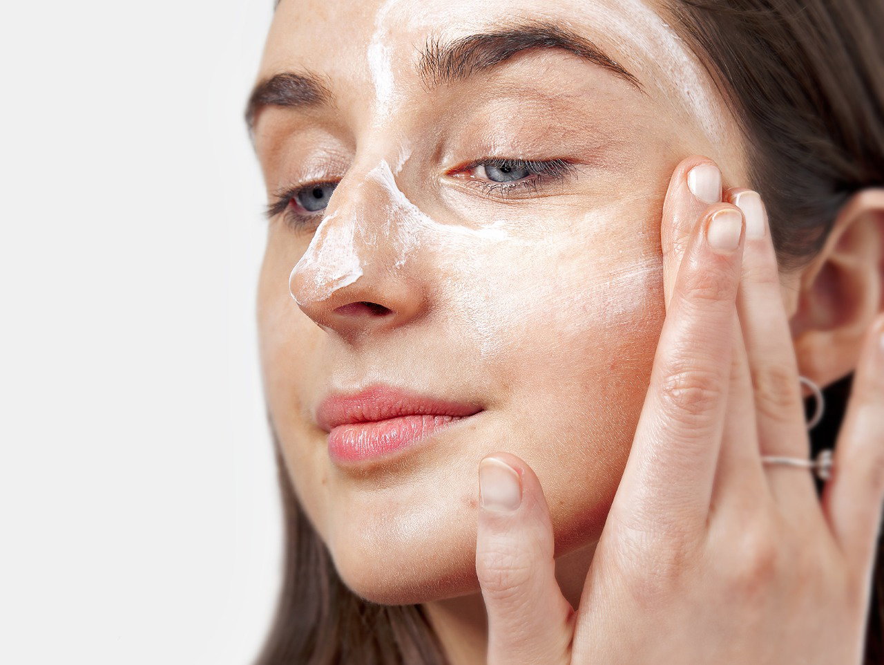 Should You Apply SPF Before or After Moisturiser?