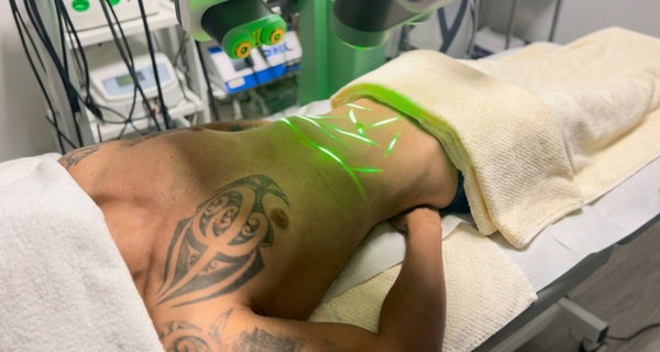 2 o 4 sesiones liposucción sin cirugía con Emerald Láser en zona a elegir, ahorra hasta un 73%