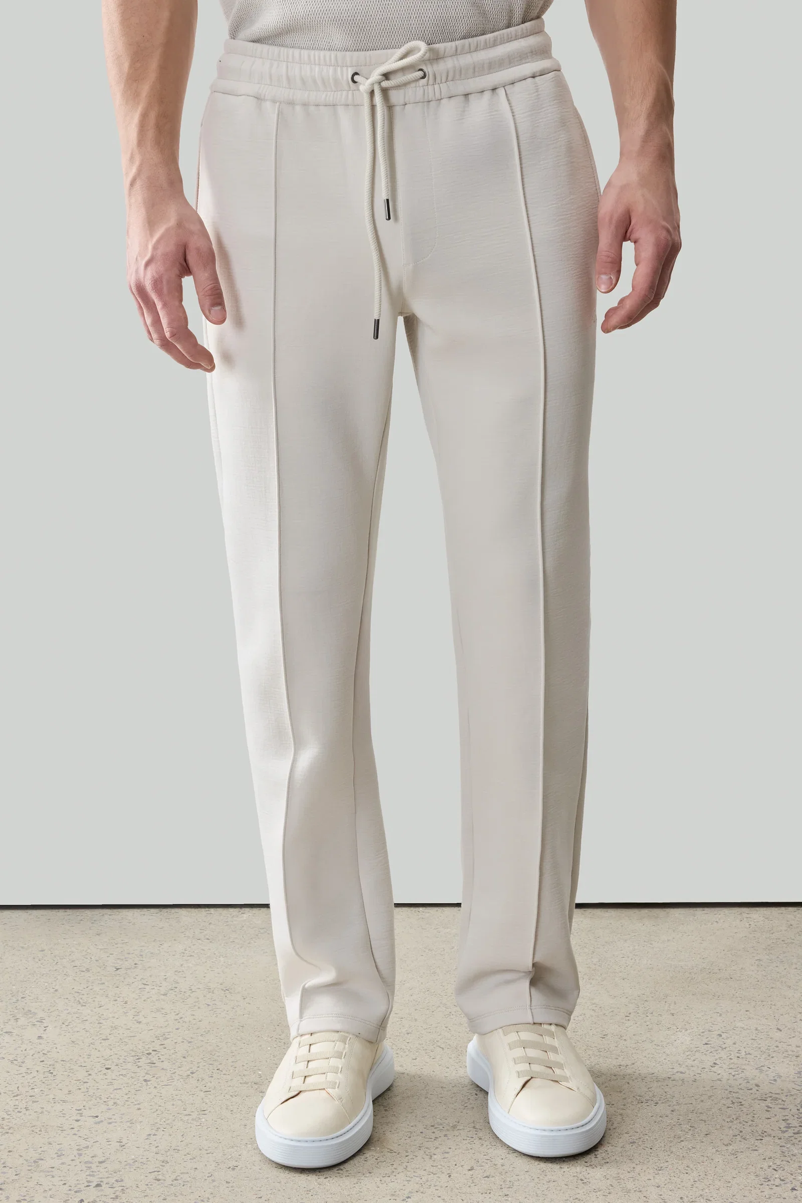 Kenji Jogger in Swan