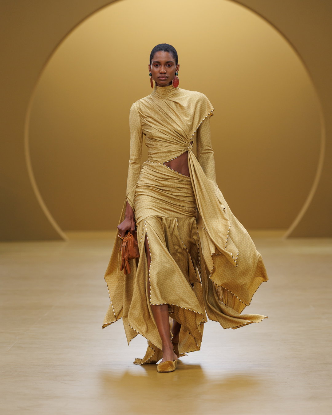 RELIVE THE RUNWAY