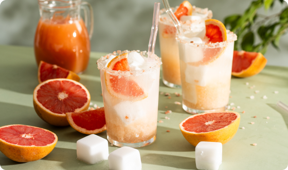 Low-carb tropical paloma