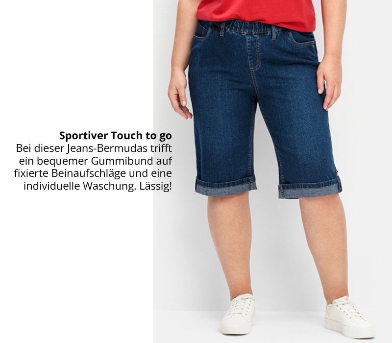 Ein Model trägt eine Jeans-Bermudas in blue denim, mit Schlupfbund, in 5-Pocket-Form. Daneben folgender Text: Sportiver Touch to go. Bei dieser Jeans-Bermudas trifft ein bequemer Gummibund auf fixierte Beinaufschläge und eine individuelle Waschung. Lässig!