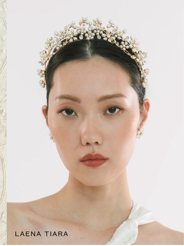 Laena tiara