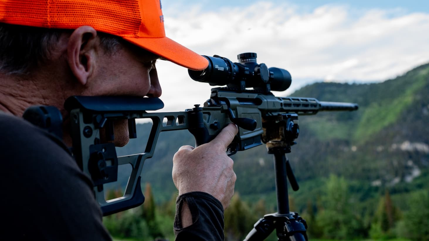 looking through rifle scope