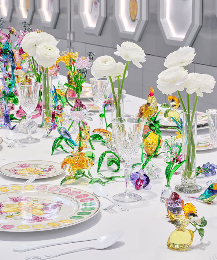 Tischgedeck mit Figuren und Swarovski x Rosenthal Geschirr