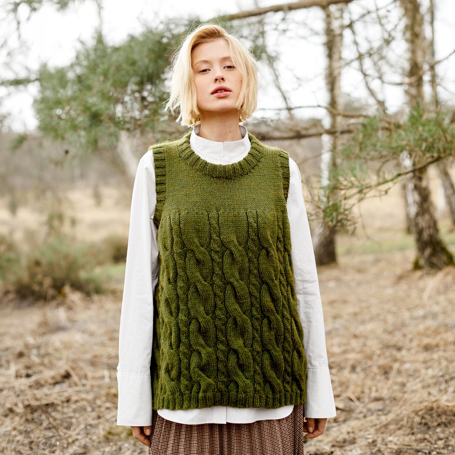 Strickanleitung Pullunder mit Zopfmuster in grün