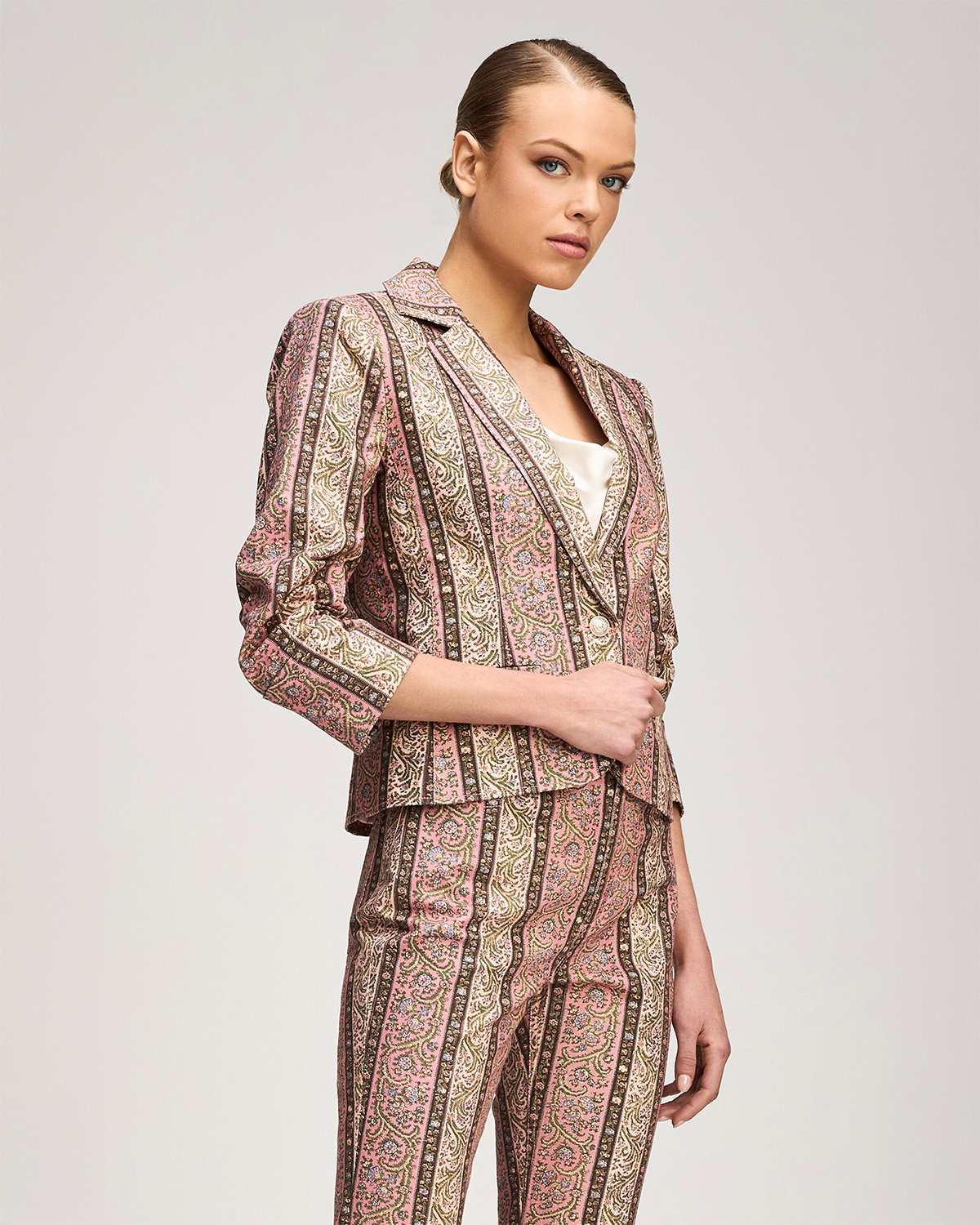 https://cinqasept.nyc/products/pepper-paisley-denim-le-petit-in-amour-pink-multi-zj57512259z