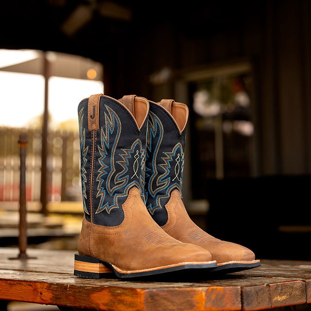 Rustle 11" Western in chestnut (brown).