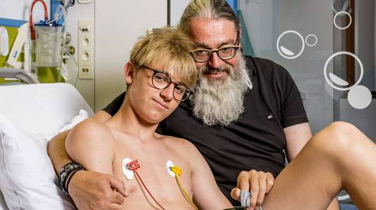 “Een beer van een man kon hem uiteindelijk omhoogtrekken”: Dorian (13) zat minutenlang gevangen in zelfgegraven put op het strand