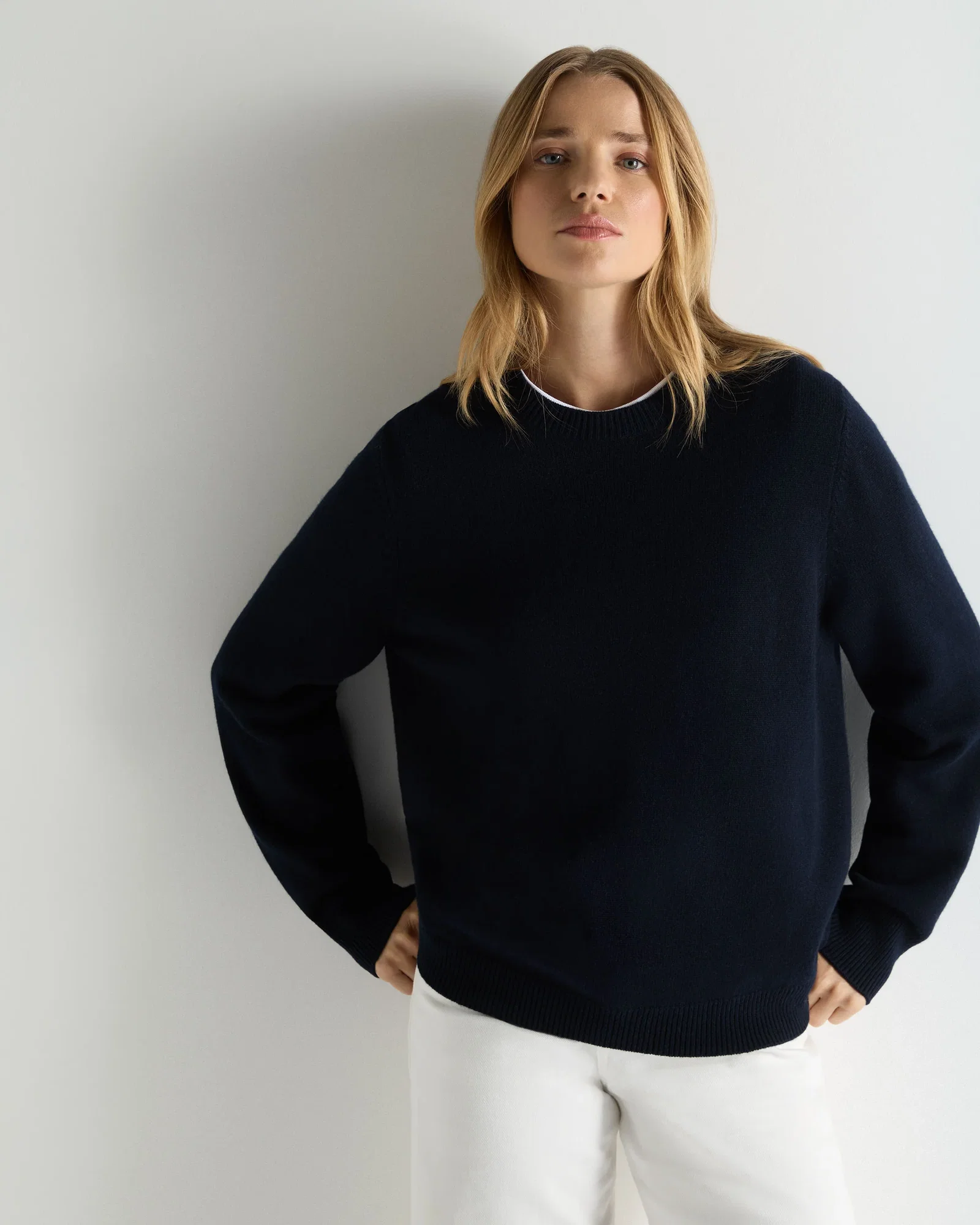 Image of Women's Cashmere Crew Neck Jumper Navy Blue